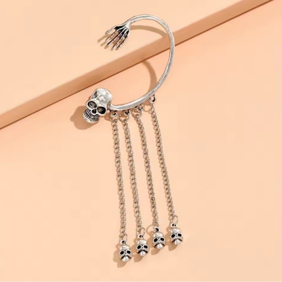 Gothic Skull Chain Ear Cuff Earring – Silver Punk Statement Jewelry - Picture 4 of 5